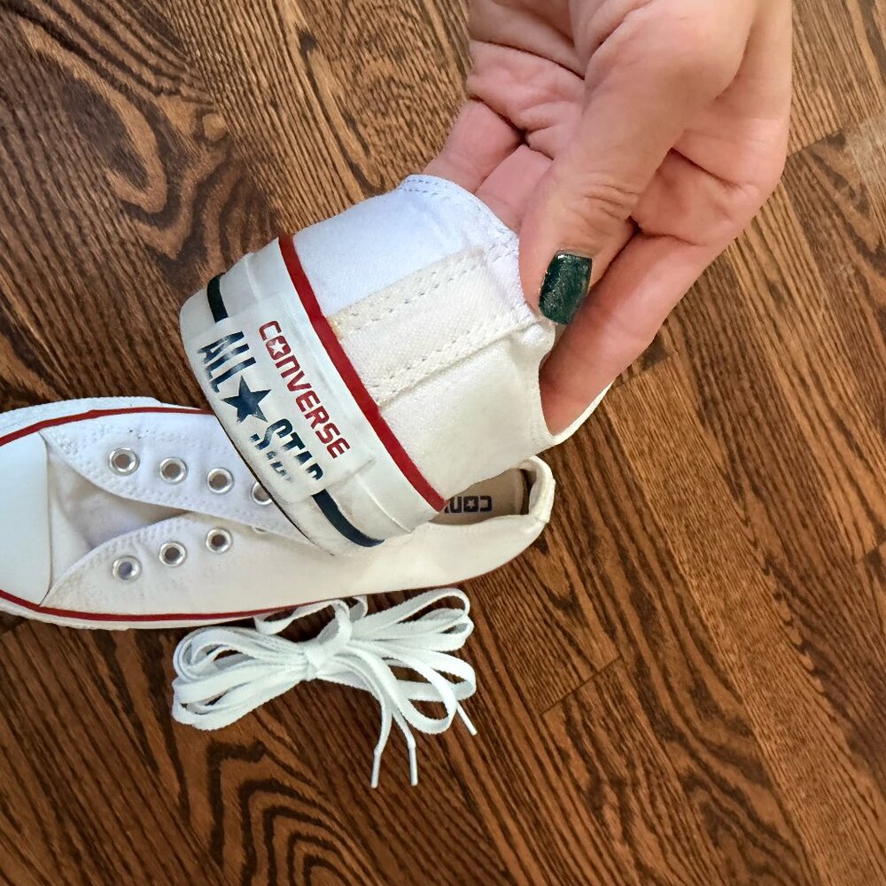 Converse Chuck Taylor All Star Low Top White Sneakers – Women’s 7